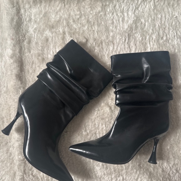 Jeffrey Campbell Black Slouchy Guillaume Modern Point Toe Boot Size 8.5 - Picture 2 of 5